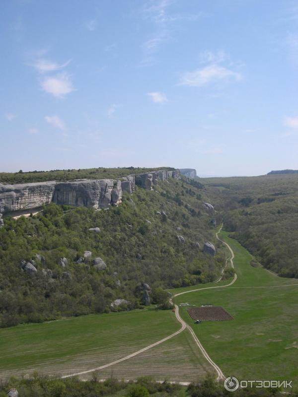 Средневековый пещерный город Эски-Кермен (Россия, Крым) фото