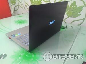 ноутбук Asus N550LF - подсветка логотипа на задней крышке