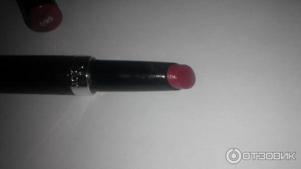 Dior помада-сыворотка Serum de rouge оттенок 660 вблизи