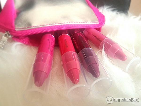 Помада-бальзам для губ Clinique Chubby Stick Moisturizing Lip Colour Balm увлажняющая фото