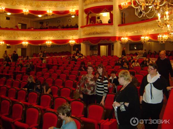 Театр оперы и балета ложа бенуара. Ложа бенуара в театре оперы и балета Казань. Бенуар в театре оперы и балета Челябинск. Зал театр Мусы Джалиля Казань. Бенуар театр драмы Екатеринбург.