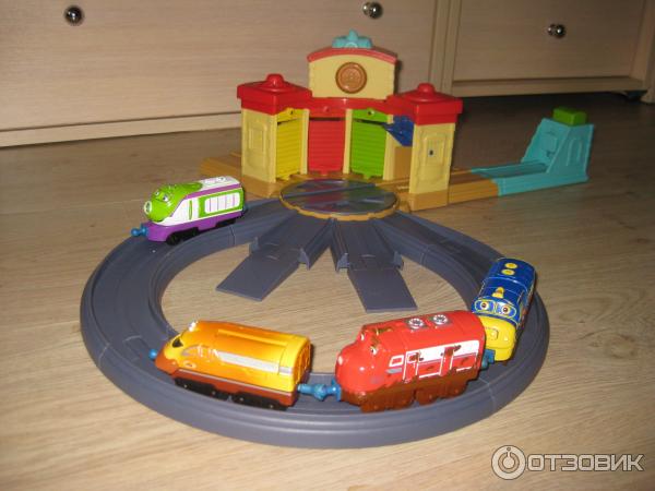 Игровой набор Chuggington Дом стажеров с кольцевой железной дорогой фото