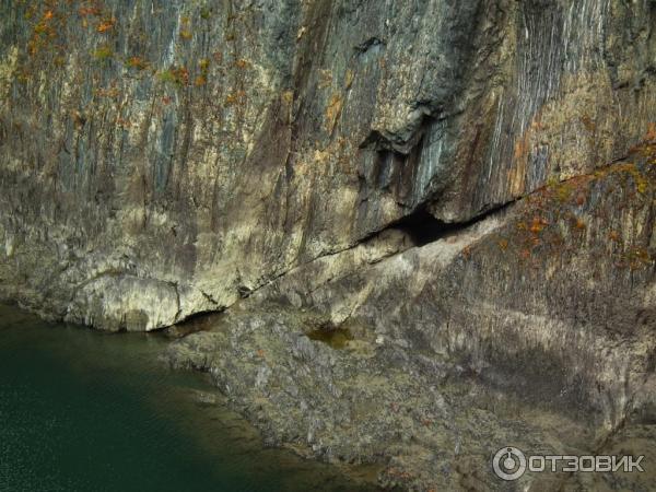 Женский монастырь на острове Патмос (Россия, Республика Алтай) фото