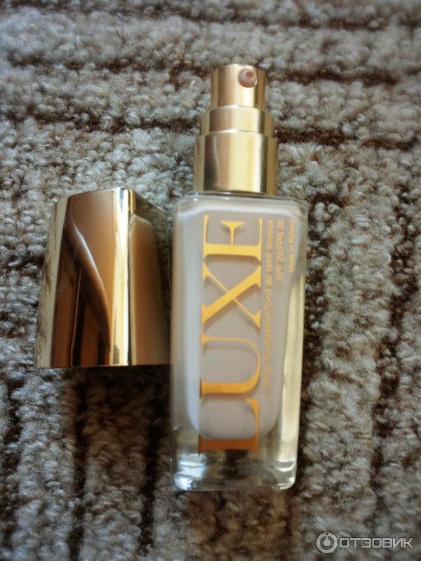 Avon люкс. Avon Luxe тональный. Тональный крем Люкс эйвон. Тональный крем Luxe Avon. Тон эйвон Люкс крем.