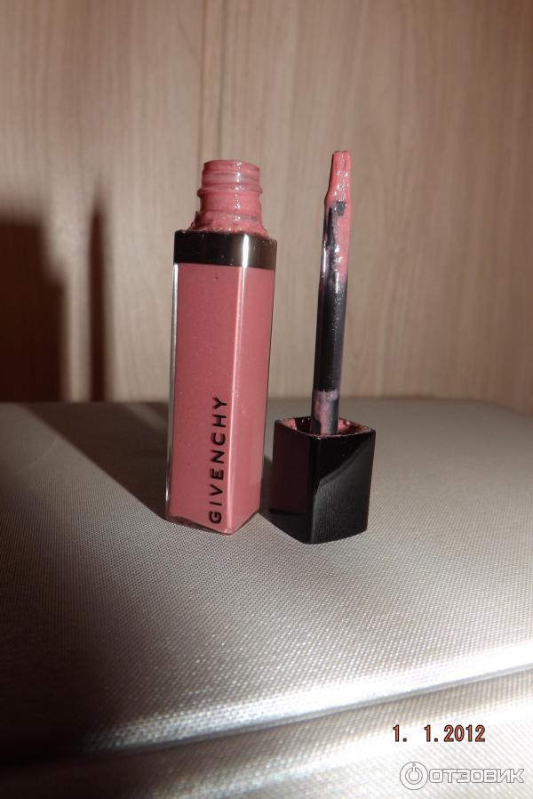 Блеск для губ Givenchy Gloss Interdit фото