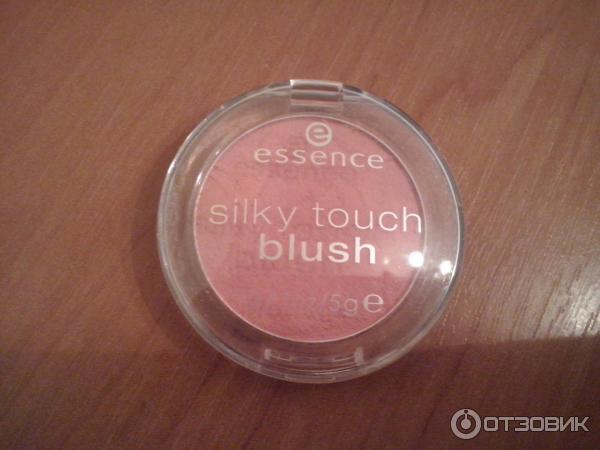 Румяна компактные Essence Silky touch blush фото