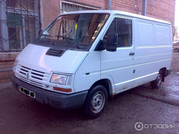 Автомобиль Renault Trafic микроавтобус фото