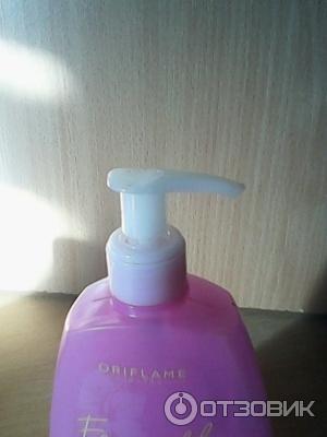 Освежающее очищающее средство для интимной гигиены Oriflame Feminelle Refreshing Intimate Wash фото